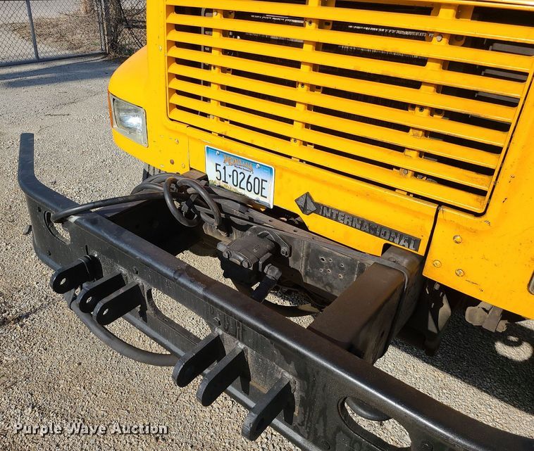 image for item MX9659 2002 International 4900  dump truck