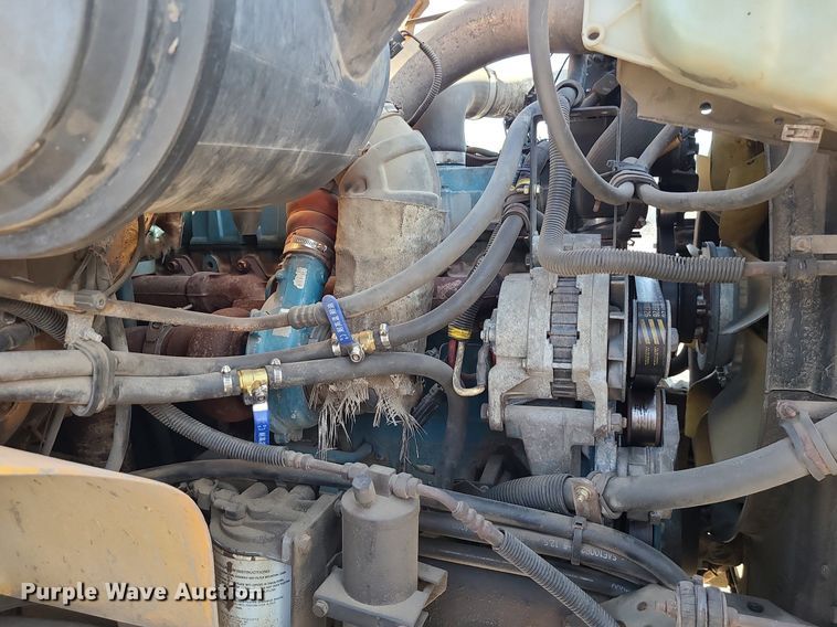 image for item MX9659 2002 International 4900  dump truck