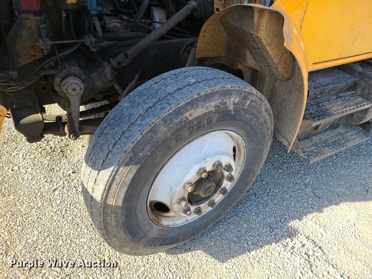 image for item MX9659 2002 International 4900  dump truck