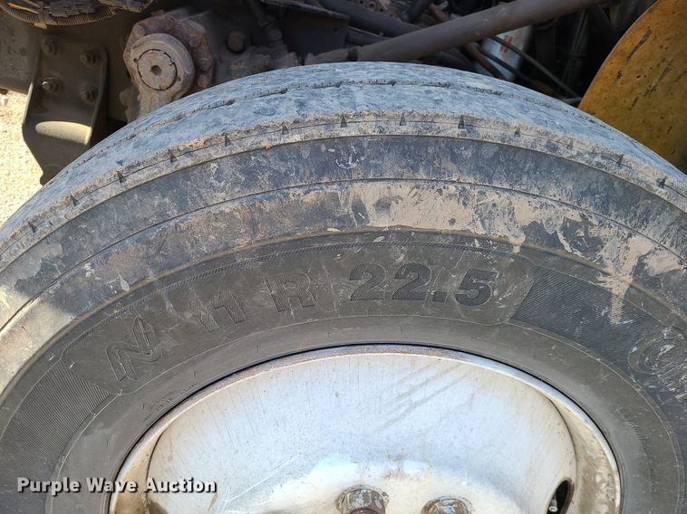 image for item MX9659 2002 International 4900  dump truck