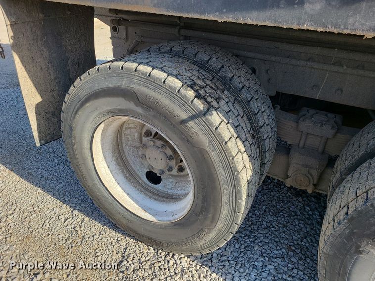 image for item MX9659 2002 International 4900  dump truck