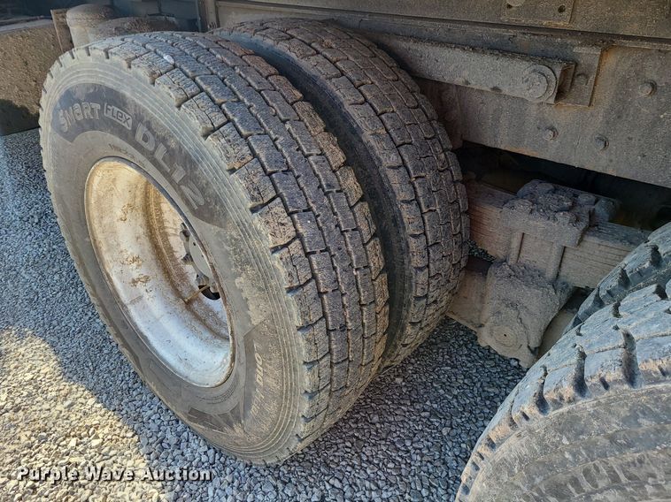 image for item MX9659 2002 International 4900  dump truck