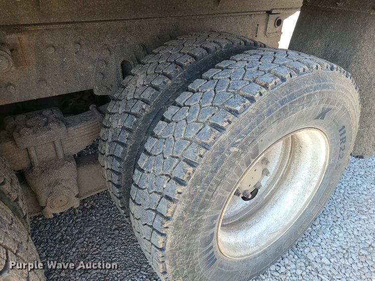 image for item MX9659 2002 International 4900  dump truck