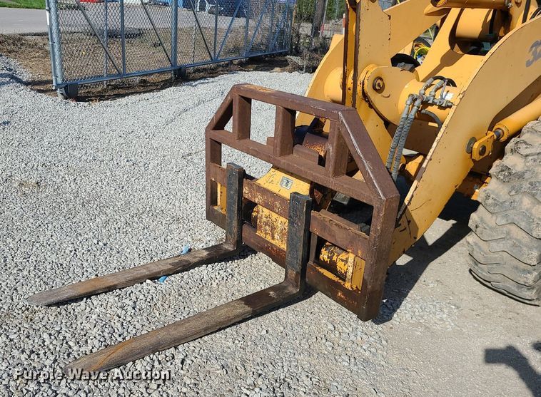 image for item MX9660 2003 Case 321D  wheel loader