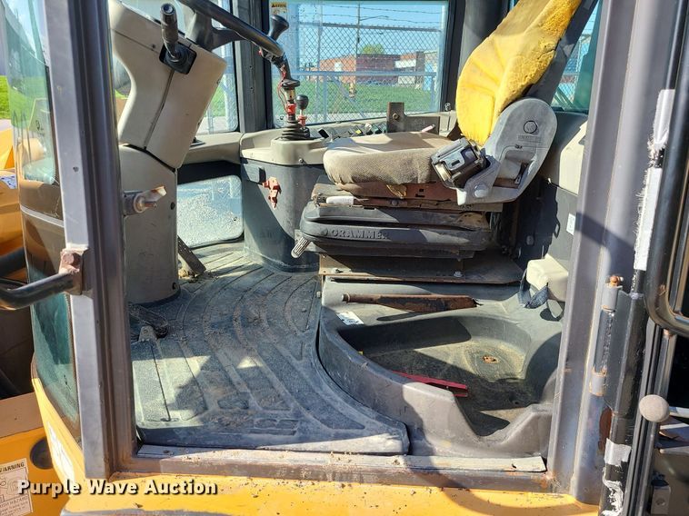 image for item MX9660 2003 Case 321D  wheel loader