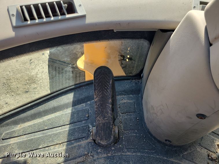 image for item MX9660 2003 Case 321D  wheel loader