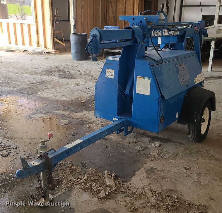 image for item MX9664 2004 Genie TML-4000N  light plant