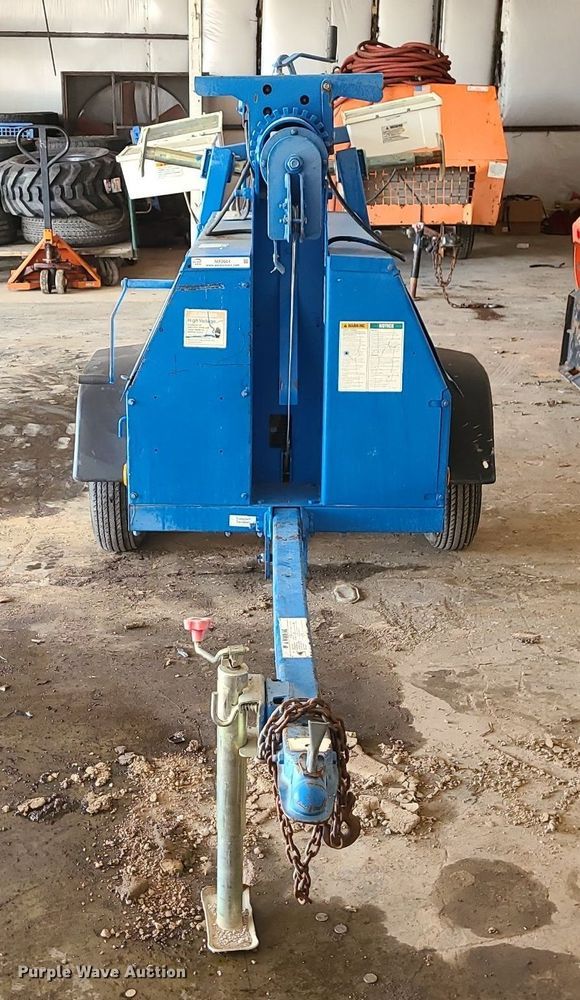 image for item MX9664 2004 Genie TML-4000N  light plant