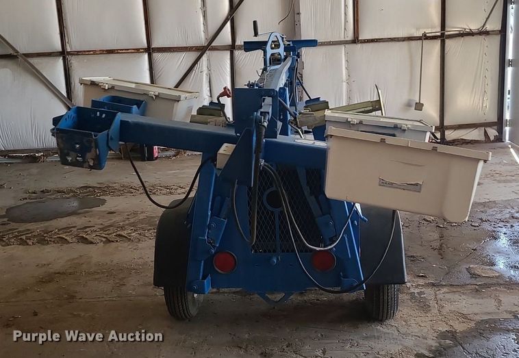 image for item MX9664 2004 Genie TML-4000N  light plant