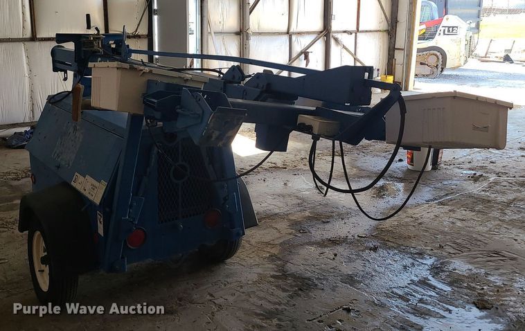 image for item MX9664 2004 Genie TML-4000N  light plant