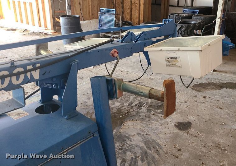 image for item MX9664 2004 Genie TML-4000N  light plant