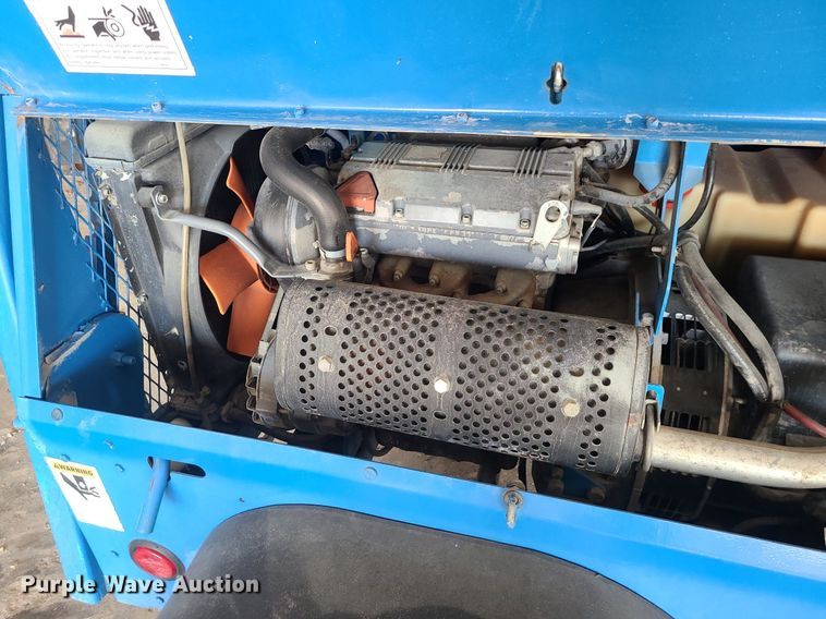 image for item MX9664 2004 Genie TML-4000N  light plant