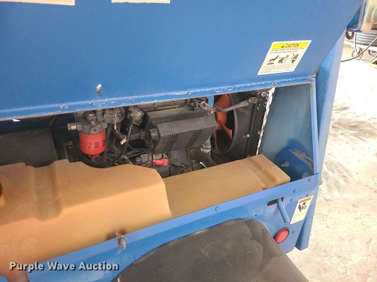 image for item MX9664 2004 Genie TML-4000N  light plant