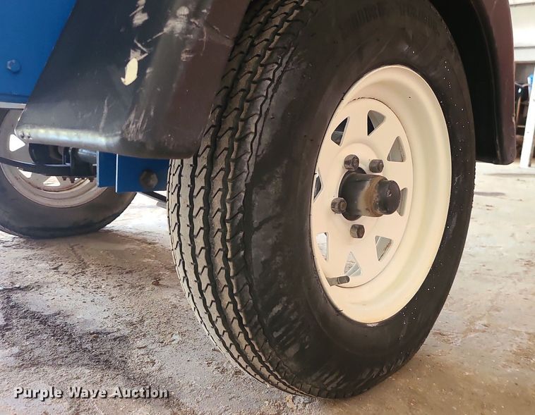 image for item MX9664 2004 Genie TML-4000N  light plant