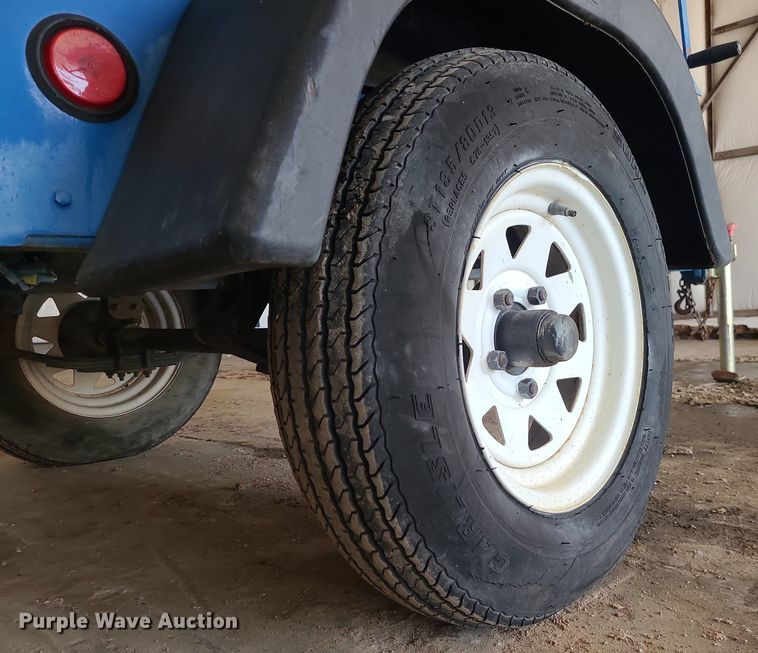 image for item MX9664 2004 Genie TML-4000N  light plant