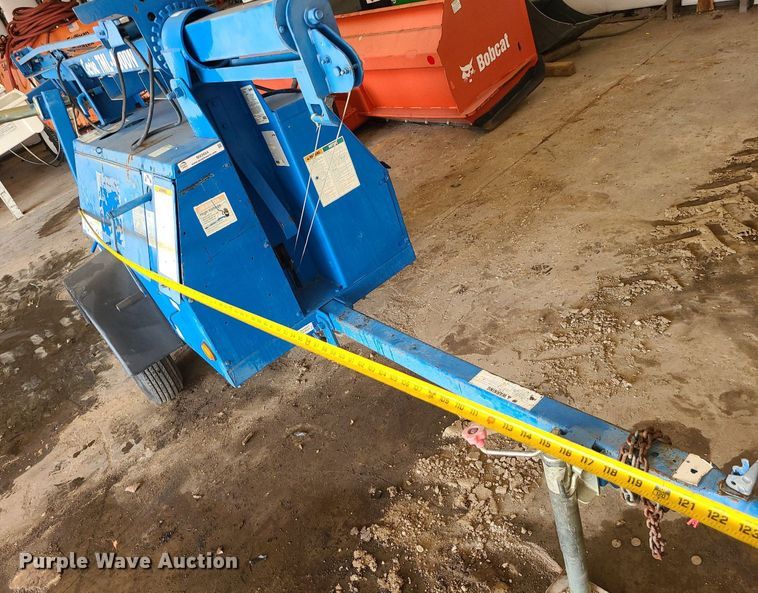 image for item MX9664 2004 Genie TML-4000N  light plant