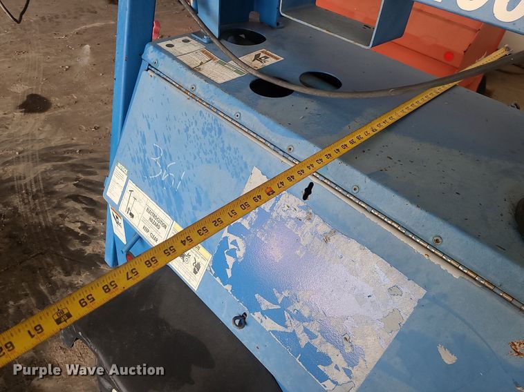 image for item MX9664 2004 Genie TML-4000N  light plant