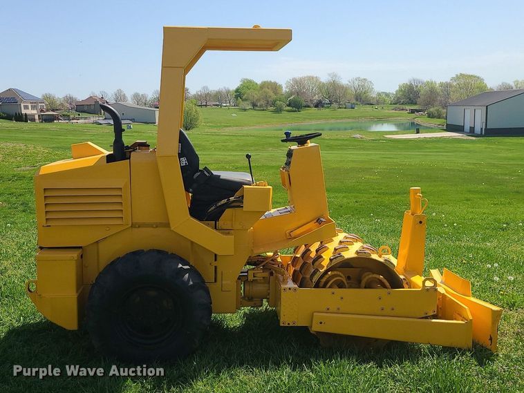 image for item MX9668 2006 Rammax P35K2B  single drum vibratory roller