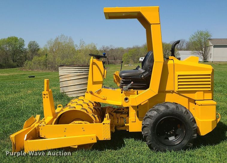 image for item MX9668 2006 Rammax P35K2B  single drum vibratory roller