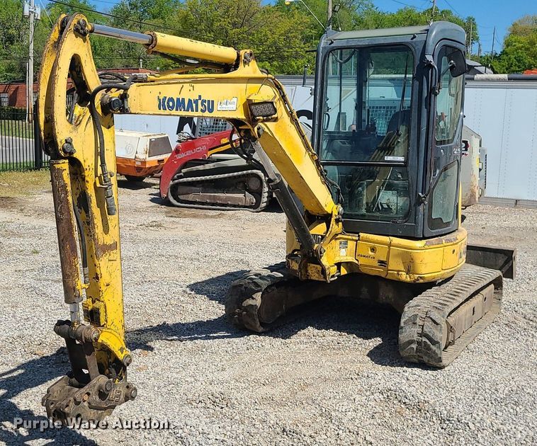 image for item MX9735 2006 Komatsu PC35MR-2  mini excavator