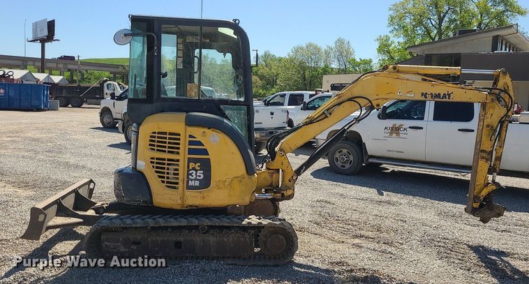 image for item MX9735 2006 Komatsu PC35MR-2  mini excavator