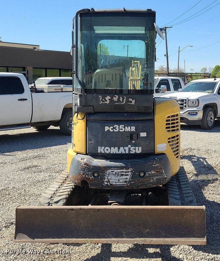 image for item MX9735 2006 Komatsu PC35MR-2  mini excavator