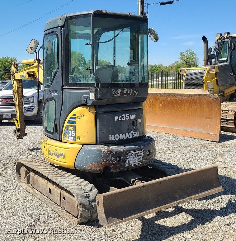 image for item MX9735 2006 Komatsu PC35MR-2  mini excavator
