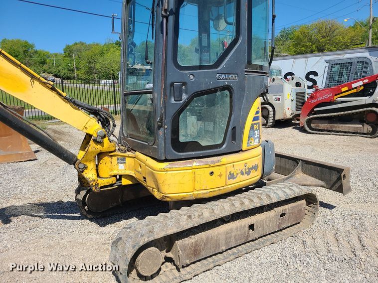 image for item MX9735 2006 Komatsu PC35MR-2  mini excavator