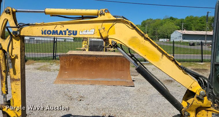 image for item MX9735 2006 Komatsu PC35MR-2  mini excavator