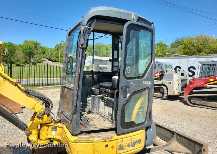 image for item MX9735 2006 Komatsu PC35MR-2  mini excavator