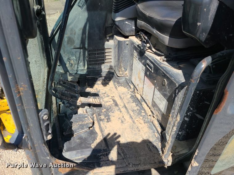 image for item MX9735 2006 Komatsu PC35MR-2  mini excavator