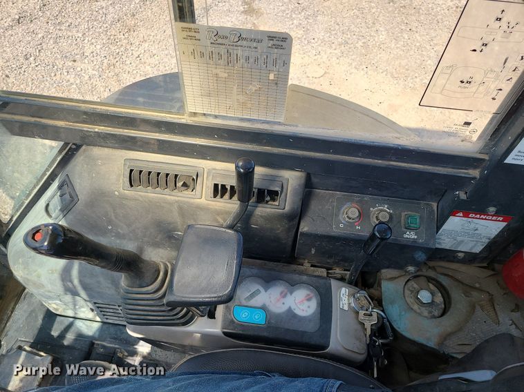 image for item MX9735 2006 Komatsu PC35MR-2  mini excavator