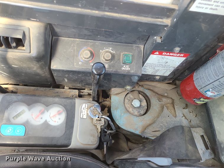 image for item MX9735 2006 Komatsu PC35MR-2  mini excavator