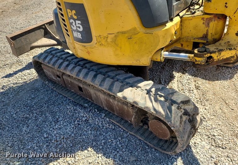 image for item MX9735 2006 Komatsu PC35MR-2  mini excavator