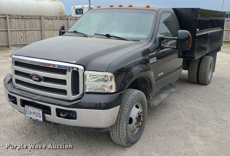 image for item MX9752 2005 Ford F350 Super Duty  dump bed pickup truck
