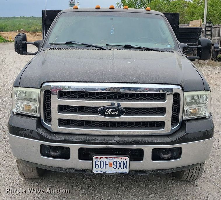 image for item MX9752 2005 Ford F350 Super Duty  dump bed pickup truck