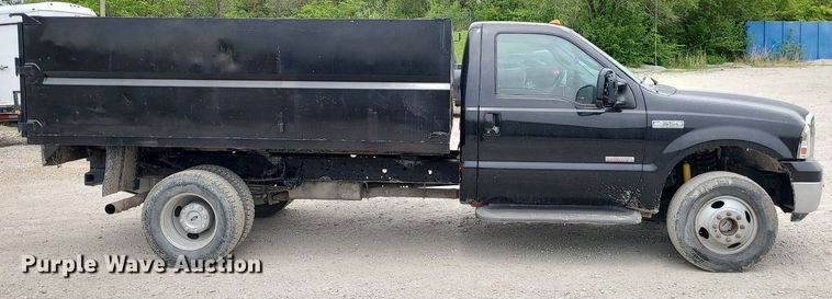 image for item MX9752 2005 Ford F350 Super Duty  dump bed pickup truck
