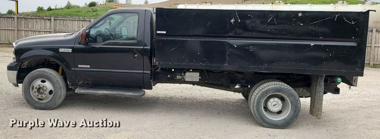image for item MX9752 2005 Ford F350 Super Duty  dump bed pickup truck
