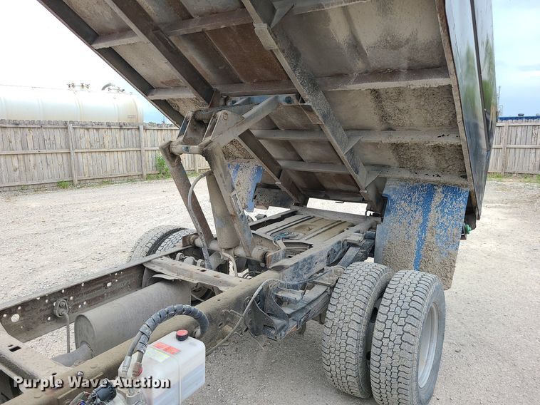 image for item MX9752 2005 Ford F350 Super Duty  dump bed pickup truck