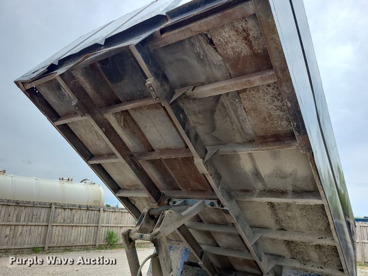 image for item MX9752 2005 Ford F350 Super Duty  dump bed pickup truck