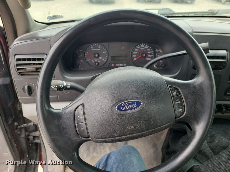 image for item MX9752 2005 Ford F350 Super Duty  dump bed pickup truck