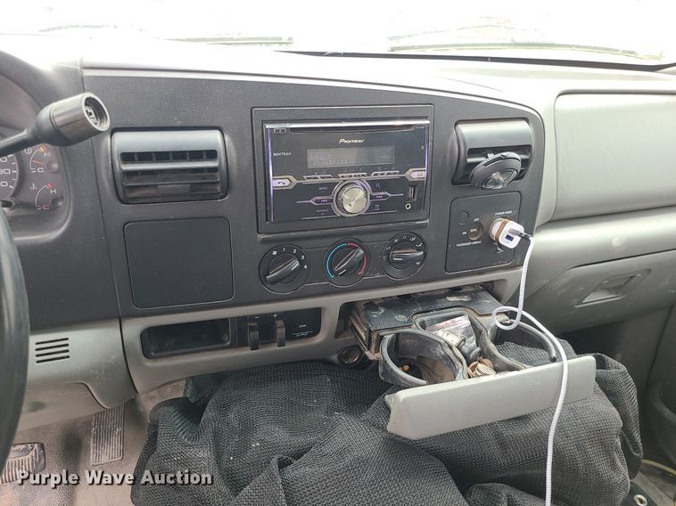 image for item MX9752 2005 Ford F350 Super Duty  dump bed pickup truck