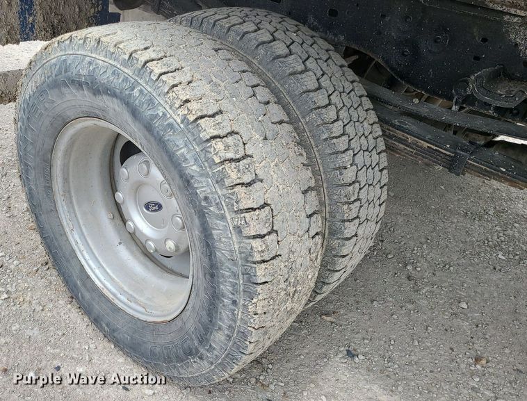 image for item MX9752 2005 Ford F350 Super Duty  dump bed pickup truck