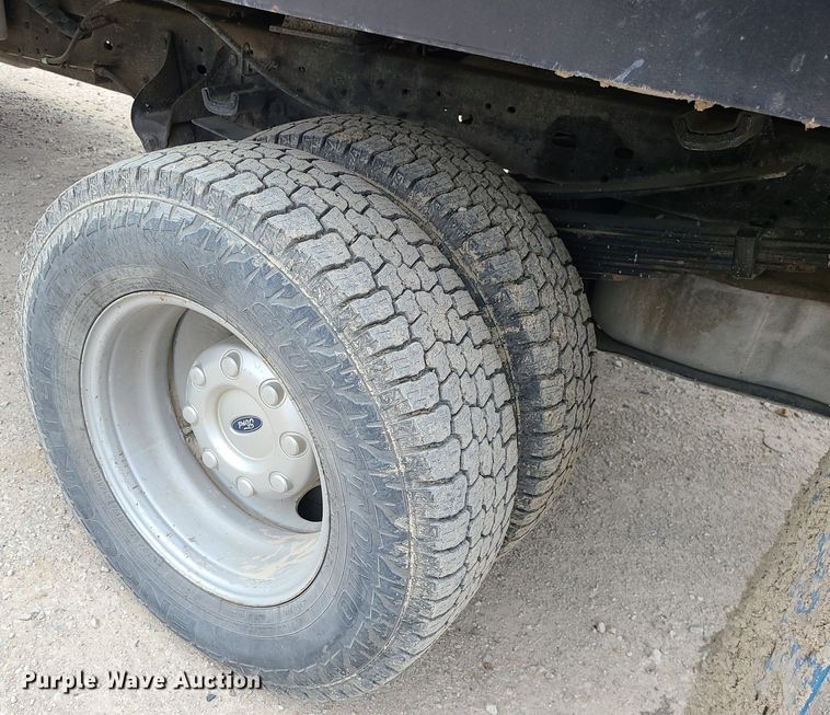 image for item MX9752 2005 Ford F350 Super Duty  dump bed pickup truck