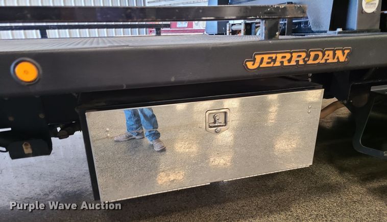 image for item MX9776 2016 Ford F650  rollback truck