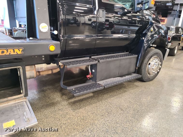 image for item MX9776 2016 Ford F650  rollback truck