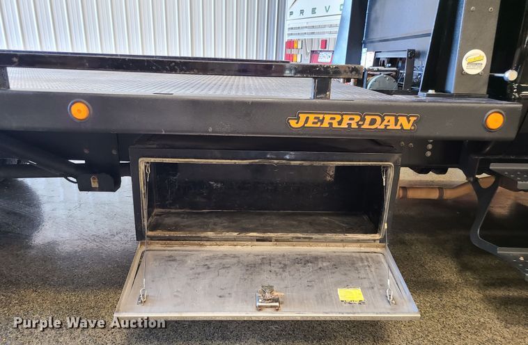 image for item MX9776 2016 Ford F650  rollback truck