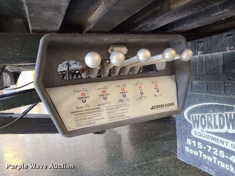 image for item MX9776 2016 Ford F650  rollback truck