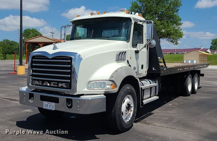 image for item MX9779 2013 Mack GU533  rollback truck