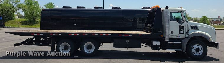 image for item MX9779 2013 Mack GU533  rollback truck